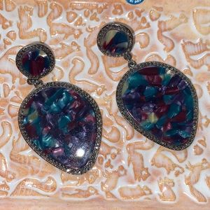 Brand New multicolor tortoise shell dangle earrings with hematite outer edges